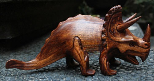 Dinosaur Triceratops statue